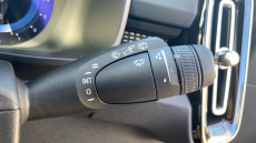 Volvo XC40 2.0 B4P Ultimate Dark 5dr Auto Petrol Estate